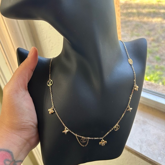 BRANDNEW 18 KARAT REAL GOLD CHARM NECKLACE 17 INCHES - Picture 3 of 9